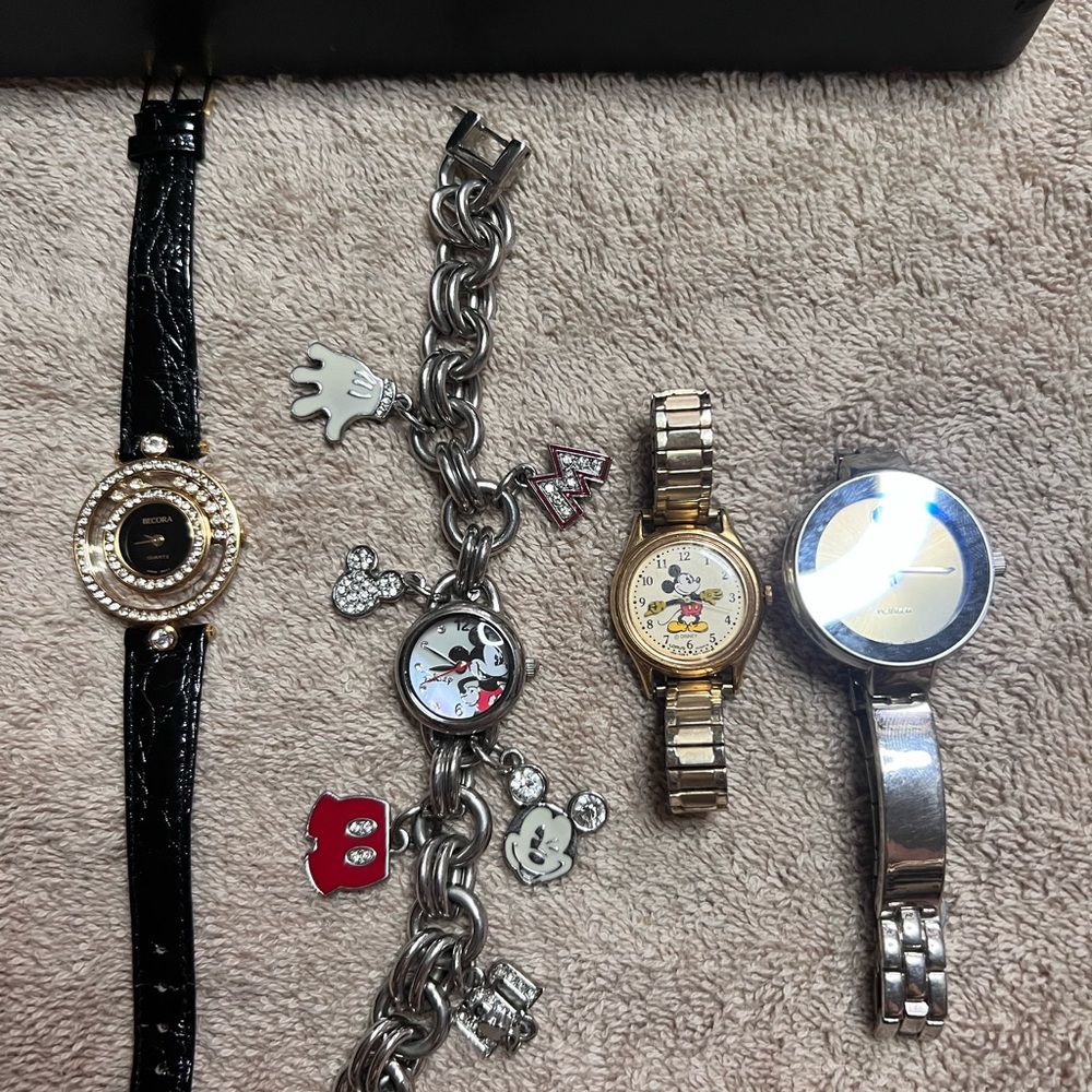 Watch lot Mickey Mous watch set with Charms, Geneva Navarre Becora